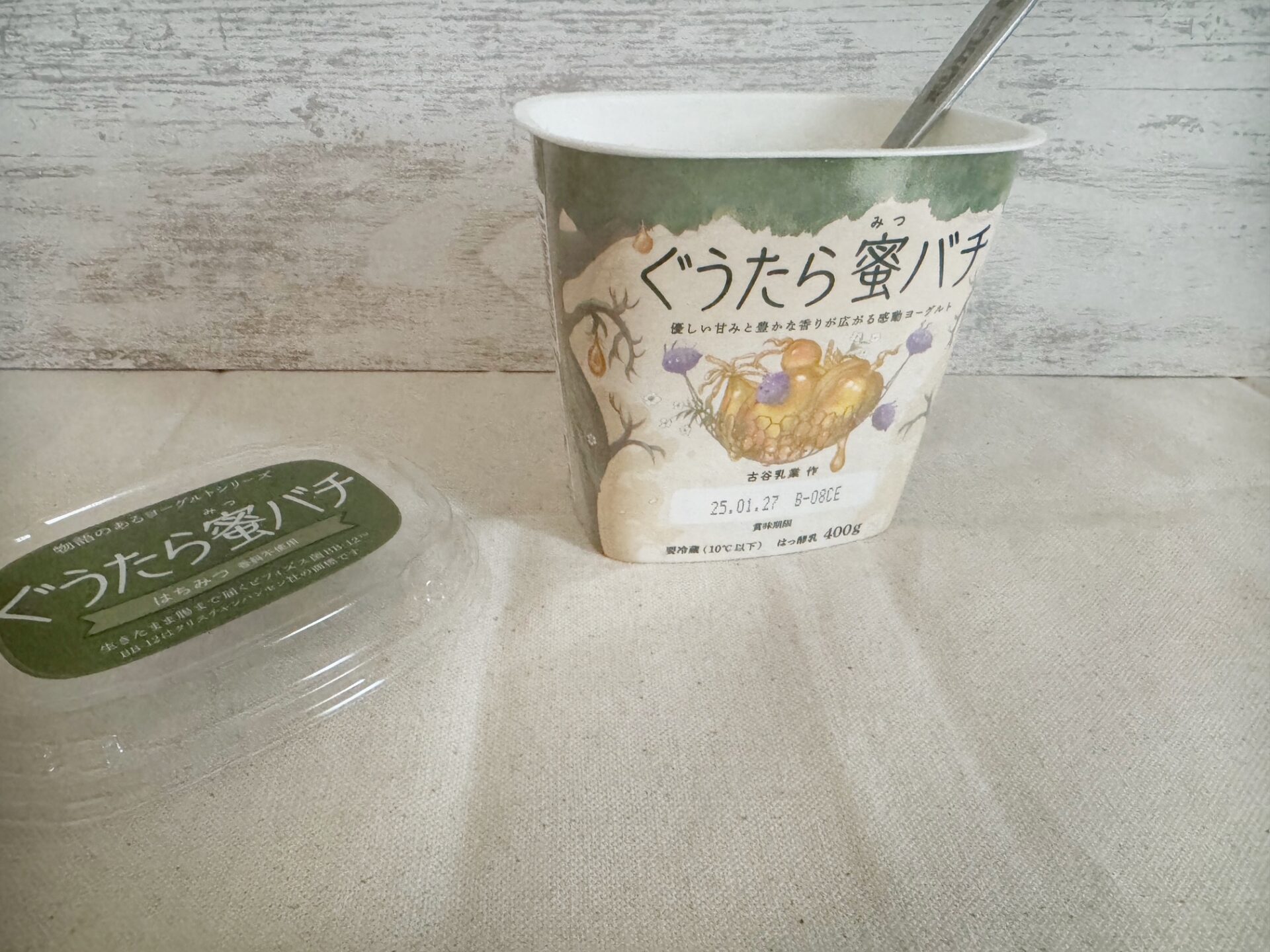 ぐうたらみつばちのケースのなかから、すぷーんのえの部分が出ている写真