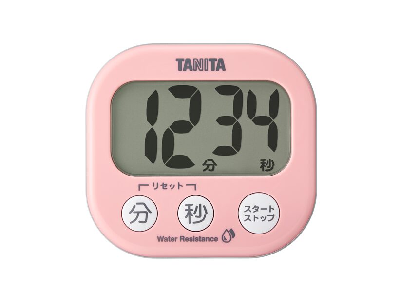 洗えるでか見えタイマーTD426の商品写真。この写真はうすいピンクいろの本体カラーです。こちらも音声ガイドなどはついていませんが、操作性やボタンの少なさ、つかいやすさなどの観点から紹介しています。なお、アラームおんは1種類です