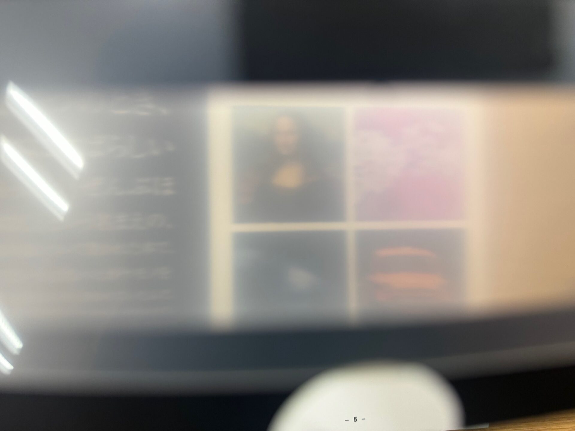 コントラスト低下メガネでの被写体ページを見た写真。全体的にぼんやりしています